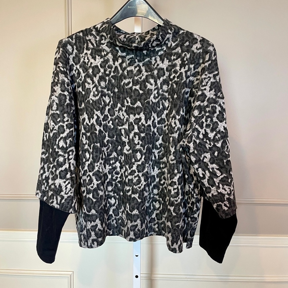Tribal 1X NWOT leopard shirt sweatshirt fleece animal print gray black